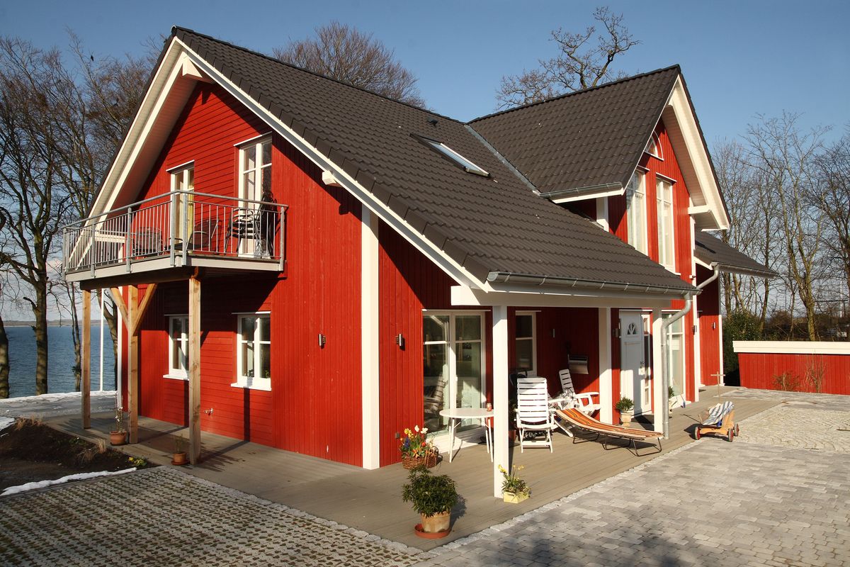 Moderne, energieeffiziente Holzhäuser im skandinavischen Design